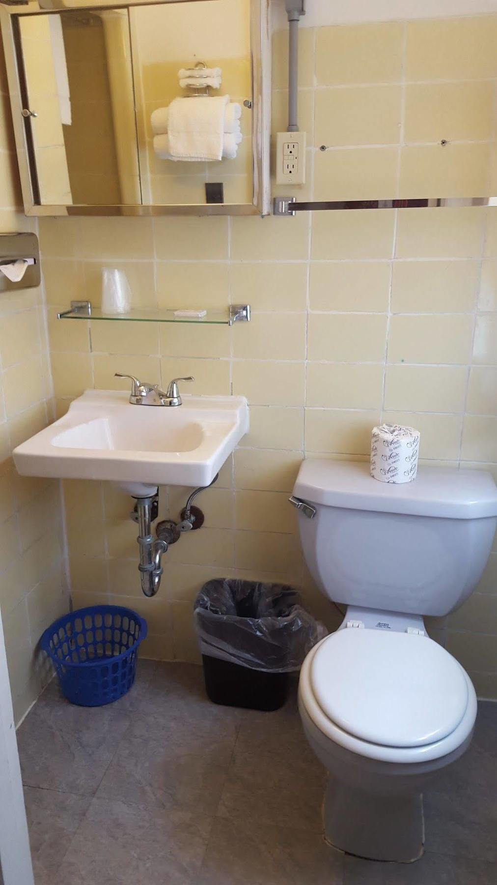Early American Motel Aurora Ngoại thất bức ảnh
